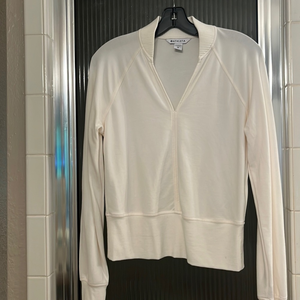 Aoecual today -$20 price firm. Athleta long sleeve